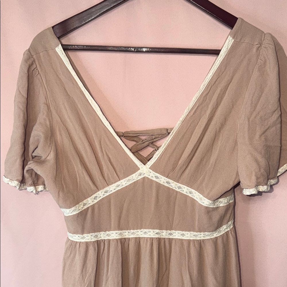 Blush V-Neck Tiered Maxi Dress with Lace Trim - Picture 4 of 9